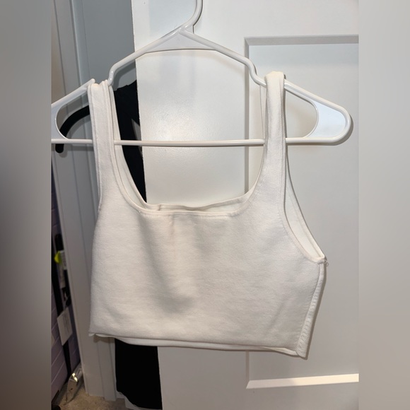 Aritzia, Large, Babaton knit white cropped tank. Never worn. Excellent condition - Picture 4 of 5